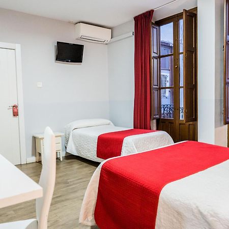 Hostal Sonia Granada Bagian luar foto