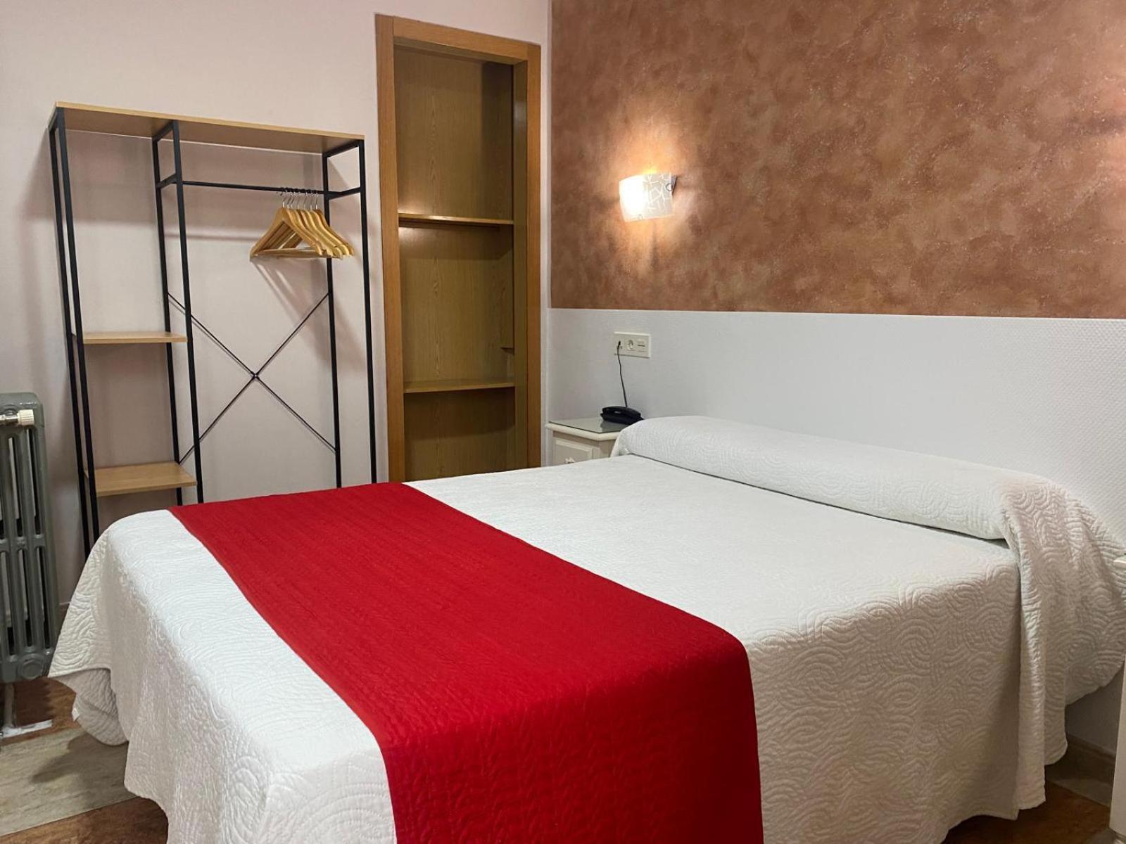 Hostal Sonia Granada Bagian luar foto