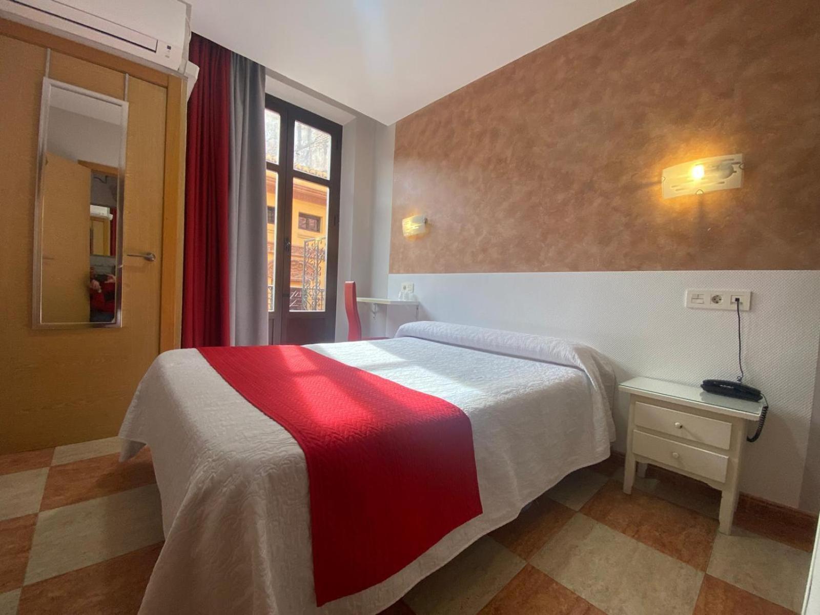 Hostal Sonia Granada Bagian luar foto