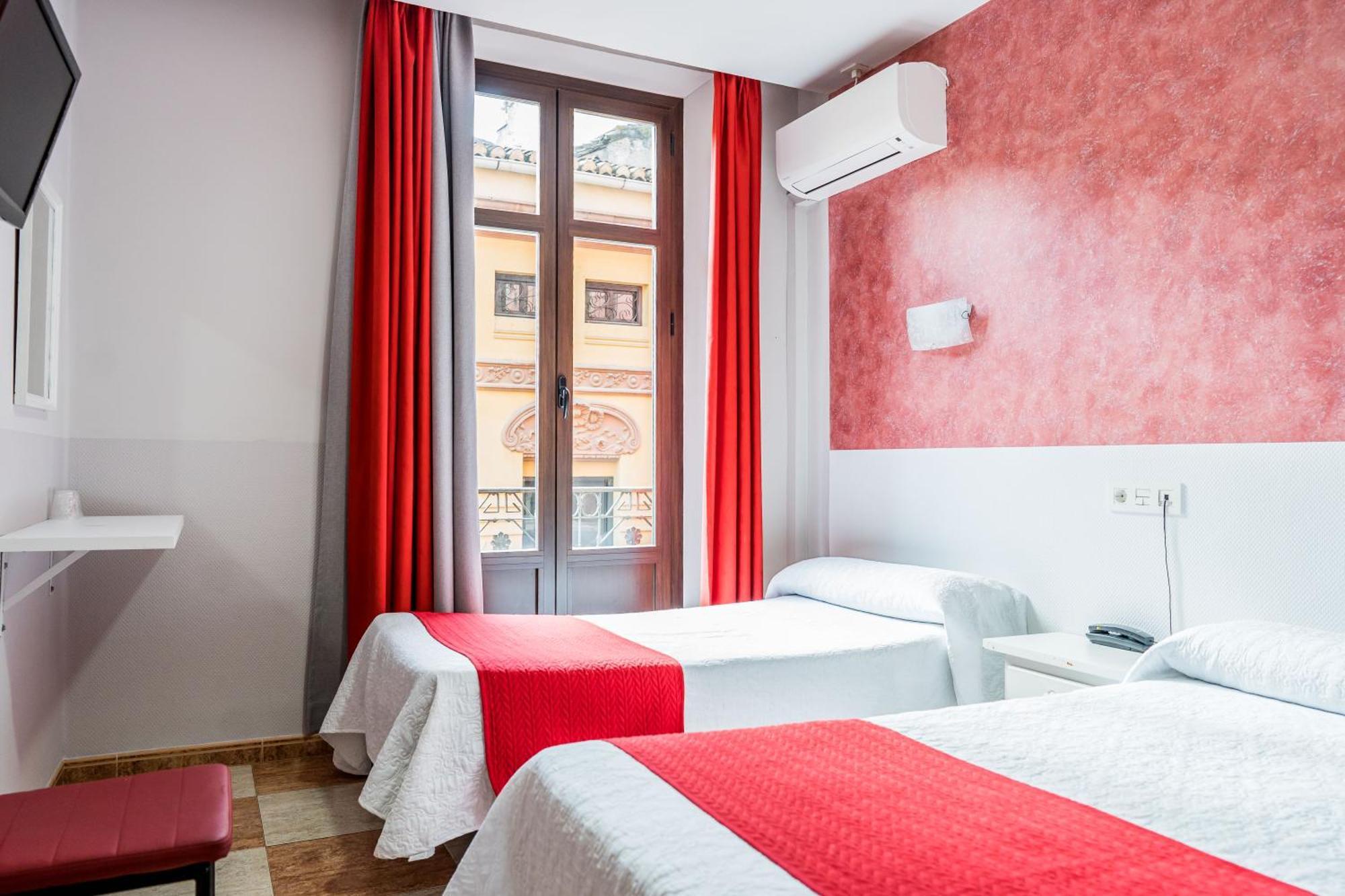 Hostal Sonia Granada Bagian luar foto