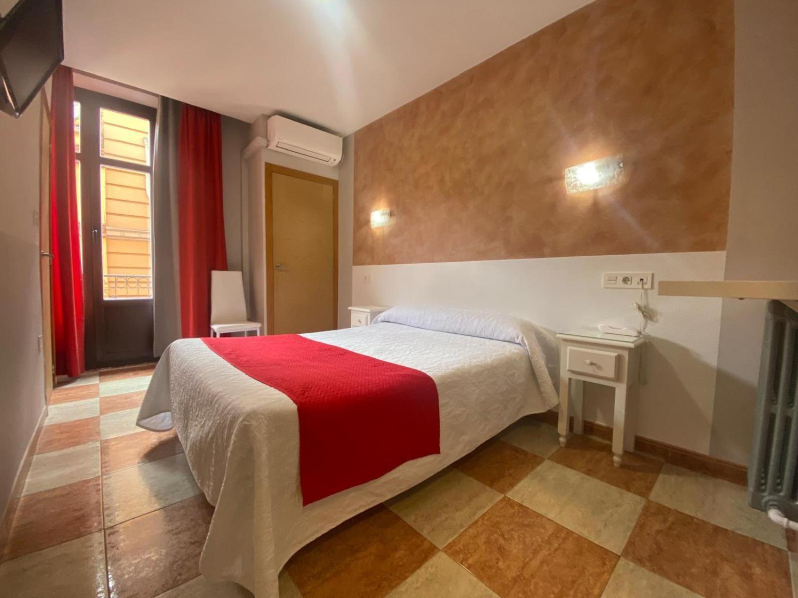 Hostal Sonia Granada Bagian luar foto