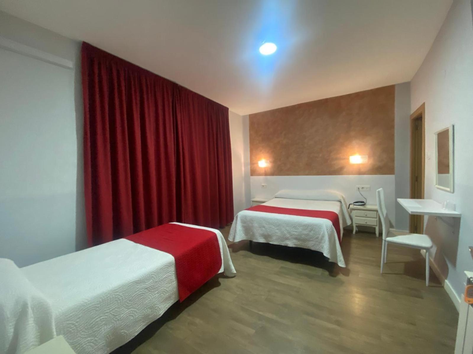 Hostal Sonia Granada Bagian luar foto