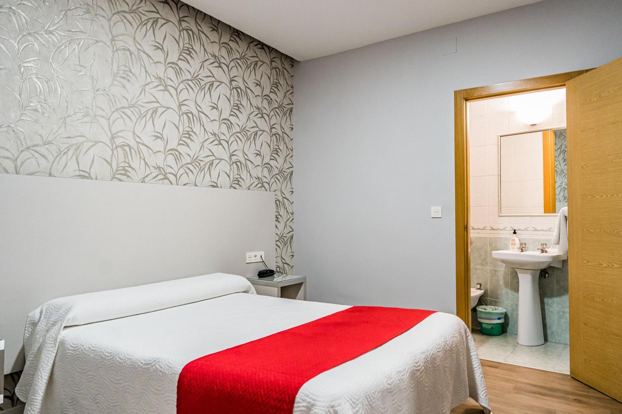 Hostal Sonia Granada Bagian luar foto