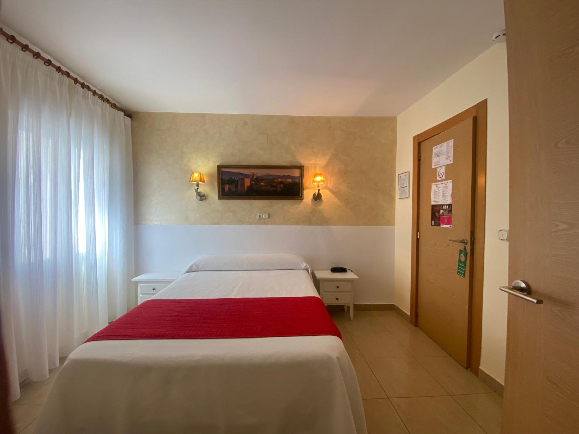 Hostal Sonia Granada Bagian luar foto