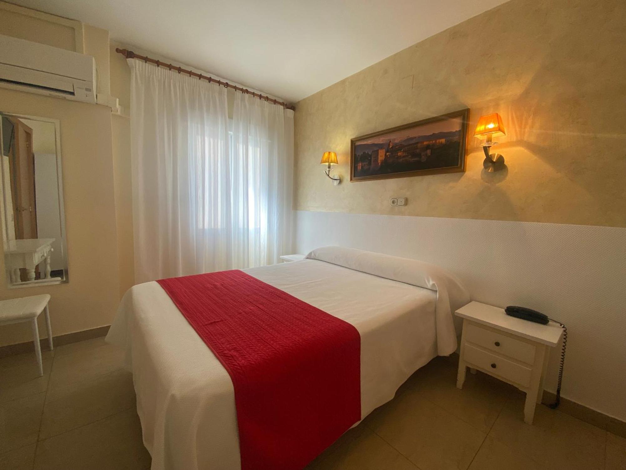 Hostal Sonia Granada Bagian luar foto